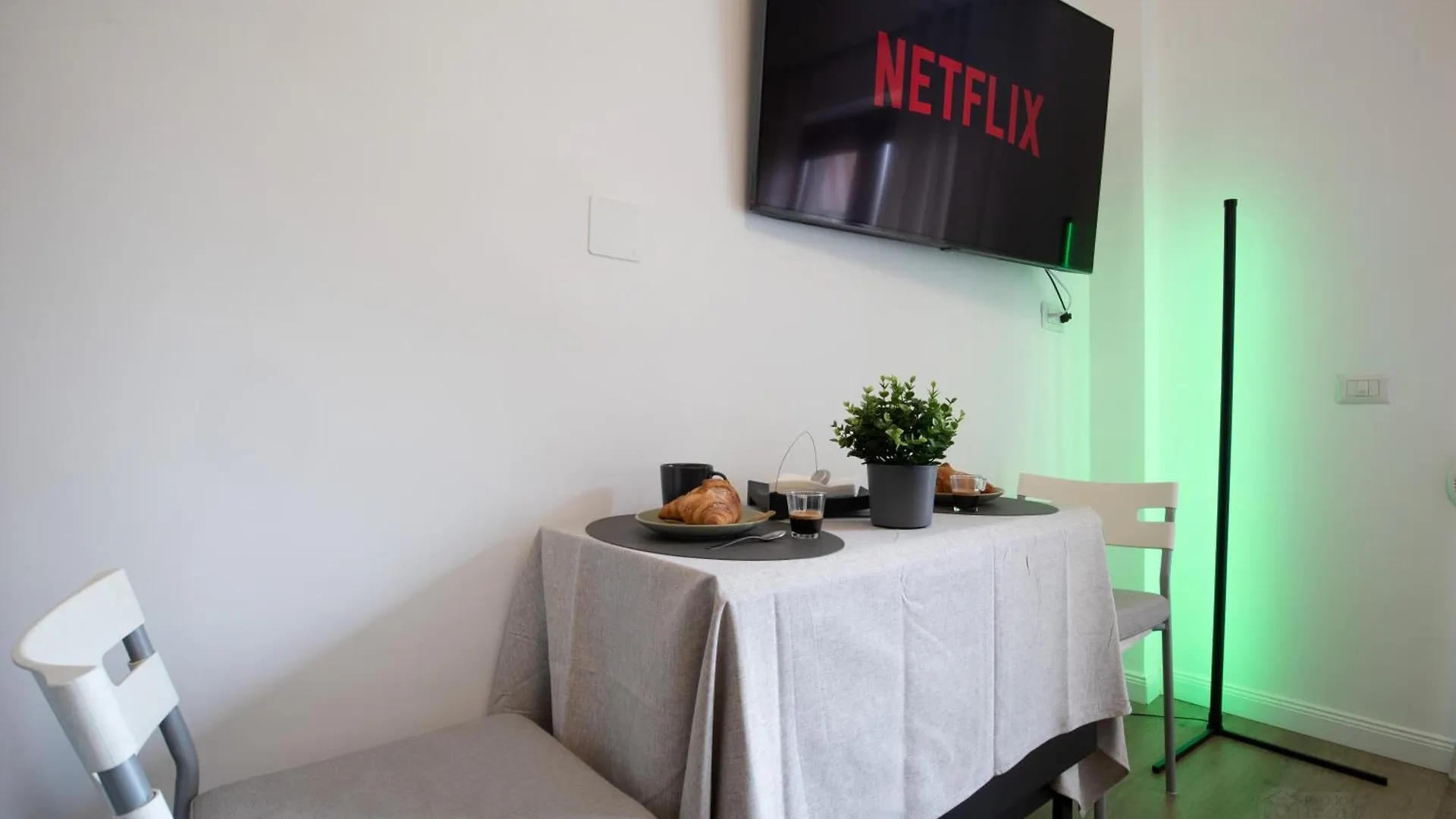 Flyaway Retreat - Ciampino Apartment 15 Min To Rome 0*,  Italien
